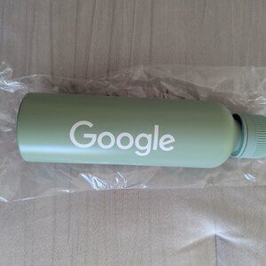 Google Logo London Aluminum Bottle with Lid, Sage Green, 20.9oz